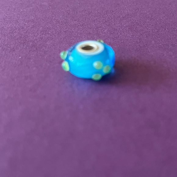 Trollbeads Turquoise/Green Spring Bud bead. TGLBE-10059. - Picture 5 of 6